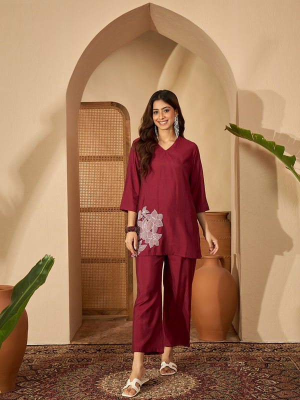 Ishara – Embroidered Tunic & Trouser Co-Ord Set with V-Neck Design
